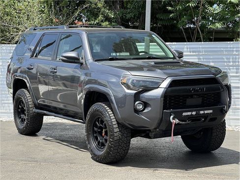 Used 2022 Toyota 4Runner TRD Off-Road Premium AWD/4WD image 8
