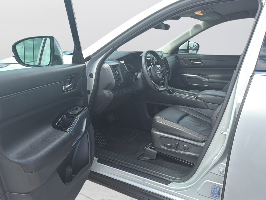 Certified 2025 Nissan Pathfinder SL FWD image 18