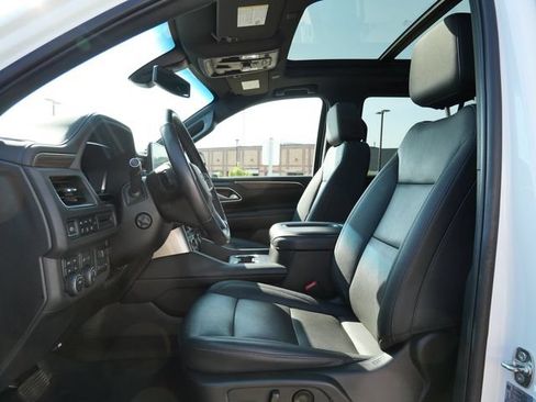 Used 2022 Chevrolet Tahoe Z71 w/ Luxury Package AWD/4WD image 11