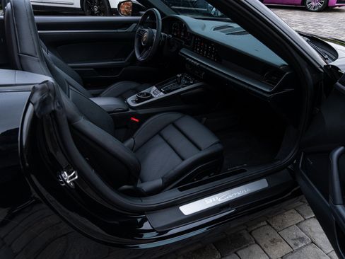 Used 2025 Porsche 911 Carrera image 17