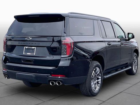 Used 2025 Chevrolet Suburban Z71 AWD/4WD image 13
