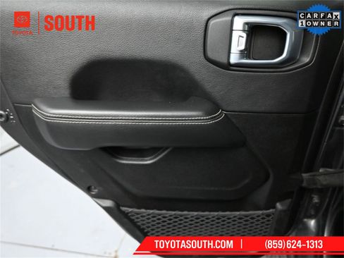 Used 2022 Jeep Wrangler Unlimited Sahara image 25