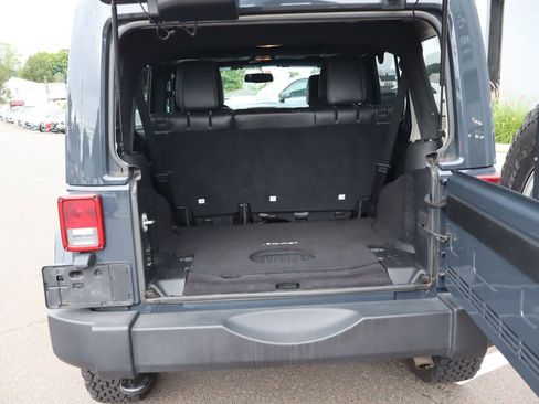 Used 2017 Jeep Wrangler Unlimited Rubicon w/ Connectivity Group AWD/4WD image 17
