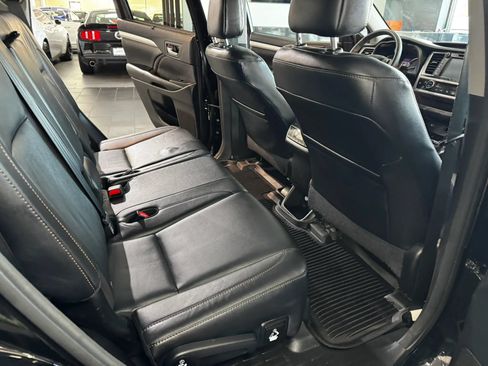 Used 2016 Toyota Highlander XLE AWD/4WD image 14
