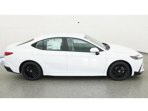New 2026 Toyota Camry SE FWD image 11