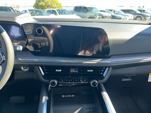 New 2026 Chevrolet Suburban Premier image 15