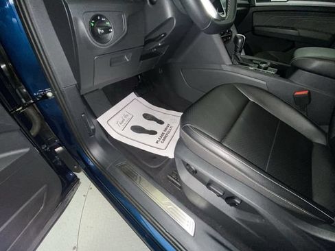 Used 2023 Volkswagen Atlas SE w/ Panoramic Sunroof Package AWD/4WD image 12