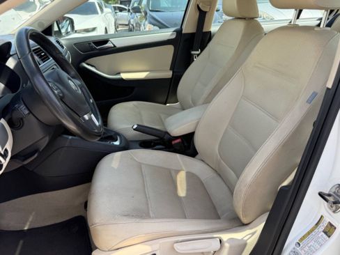 Used 2013 Volkswagen Jetta SE FWD image 26