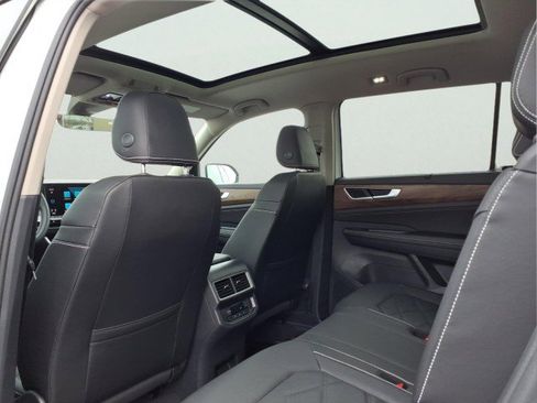 New 2026 Volkswagen Atlas SE image 11