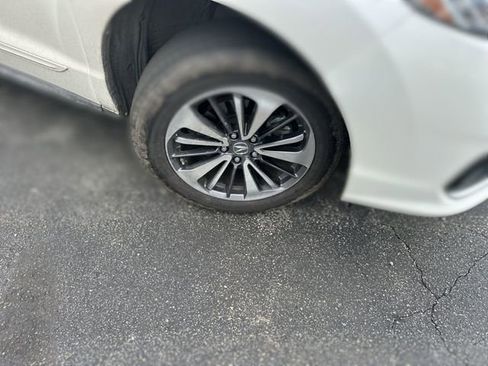 Used 2017 Acura RDX AWD w/ Advance Package image 11