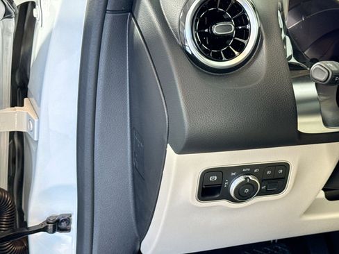 New 2026 Mercedes-Benz GLB 250 image 10