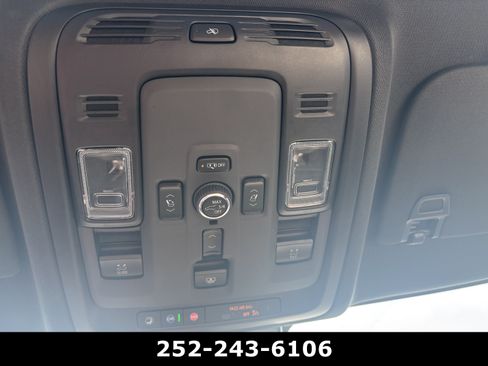 Used 2025 Chevrolet Suburban Premier RWD image 39