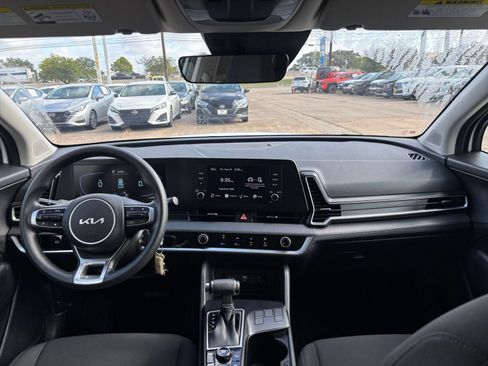 Used 2025 Kia Sportage LX FWD image 32
