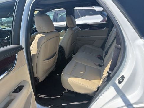 Used 2017 Cadillac XT5 Luxury w/ Driver Awareness Package FWD image 9