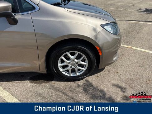 Used 2018 Chrysler Pacifica LX FWD image 37