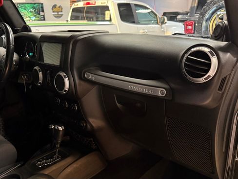 Used 2012 Jeep Wrangler Unlimited Sahara AWD/4WD image 16
