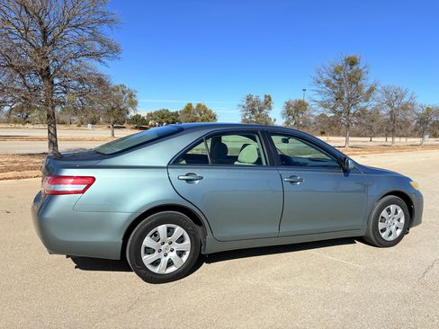Used 2010 Toyota Camry LE image 52