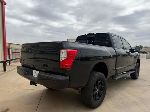 Used 2018 Nissan Titan SL w/ Midnight Edition image 4