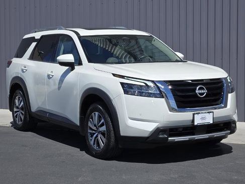 Certified 2024 Nissan Pathfinder SL AWD/4WD image 1