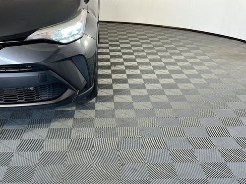 Used 2021 Toyota C-HR LE FWD image 9