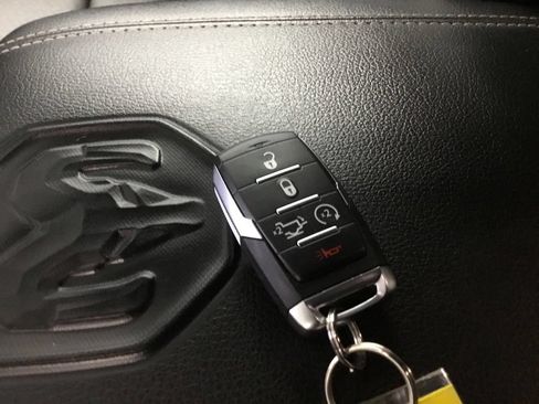 Used 2023 RAM 1500 Laramie AWD/4WD image 10