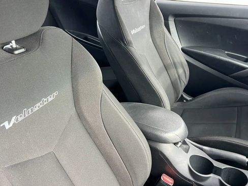 Used 2016 Hyundai Veloster image 19
