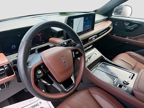 Used 2025 Lincoln Aviator Reserve w/ Illumination Package RWD image 9