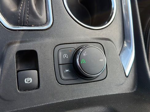 Used 2023 Chevrolet Traverse High Country FWD image 36