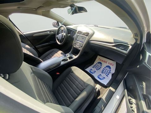 Used 2020 Ford Fusion SE FWD image 25