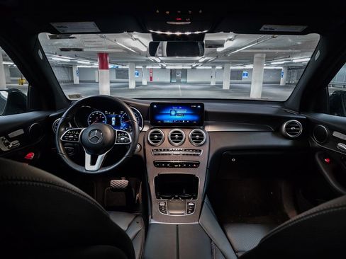 Used 2022 Mercedes-Benz GLC 300 4MATIC image 3