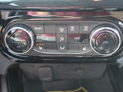 Used 2025 Chevrolet Trax ACTIV w/ Driver Confidence Package FWD image 22