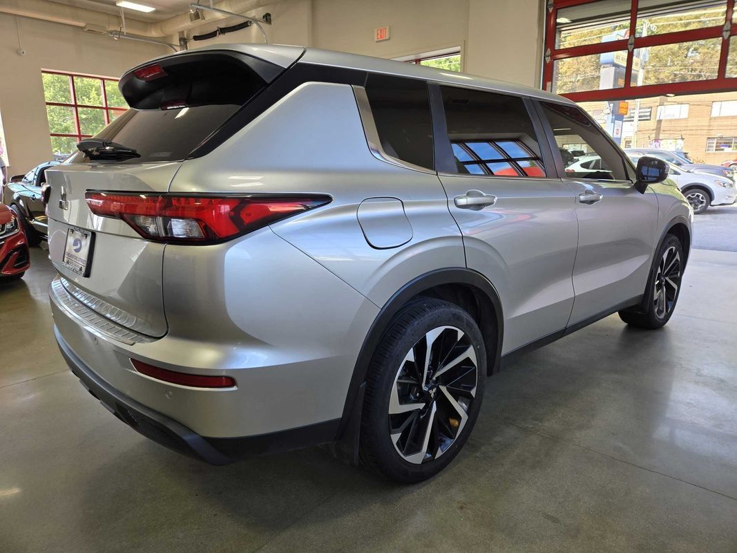 Used 2022 Mitsubishi Outlander ES AWD/4WD image 7