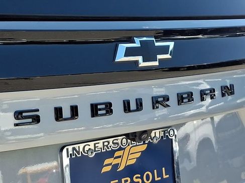 Used 2025 Chevrolet Suburban Z71 AWD/4WD image 33