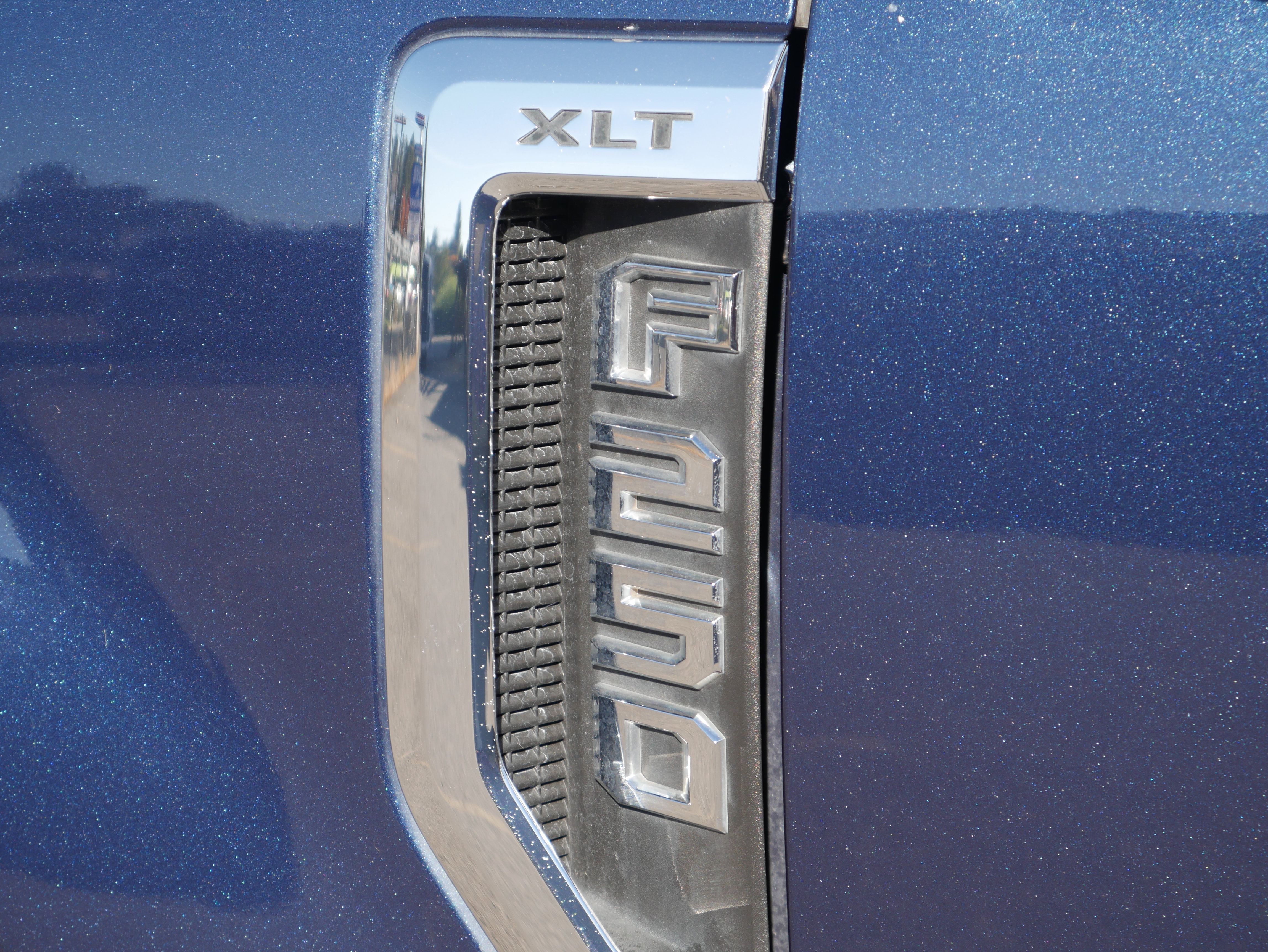 Used 2017 Ford F250 XLT w/ XLT Premium Package AWD/4WD image 16