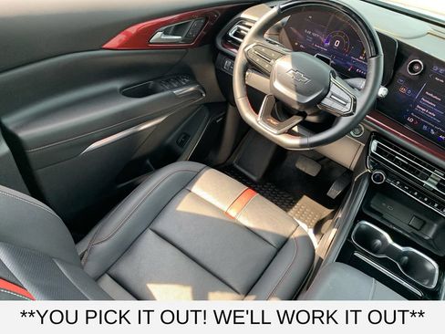 Used 2025 Chevrolet Traverse RS FWD image 27