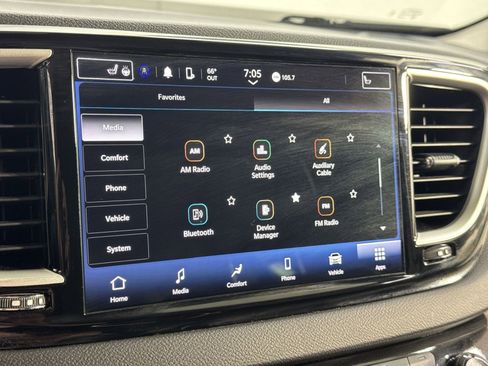 Used 2024 Chrysler Pacifica Touring-L FWD image 30