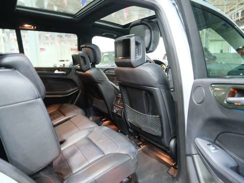 Used 2018 Mercedes-Benz GLS 550 4MATIC w/ Driver Assistance Package image 25