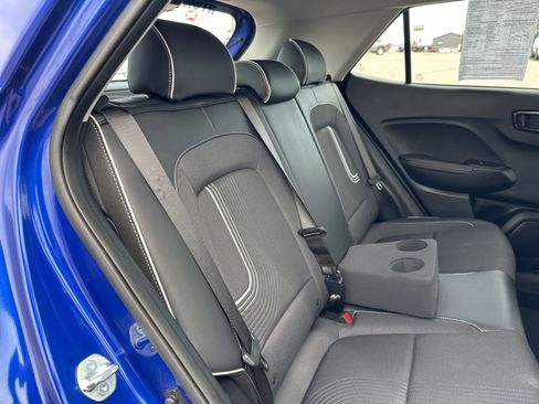 Used 2023 Hyundai Venue Limited FWD image 23