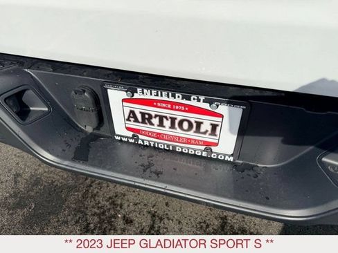 Certified 2023 Jeep Gladiator Sport AWD/4WD image 10