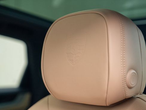 Certified 2026 Porsche Cayenne AWD/4WD image 13