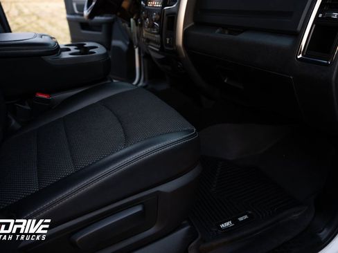 Used 2018 RAM 2500 Big Horn w/ Sport Appearance Group image 16