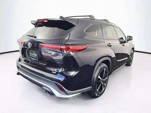 Used 2022 Toyota Highlander XSE FWD image 9