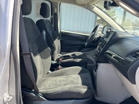 Used 2019 Dodge Grand Caravan SE FWD image 31