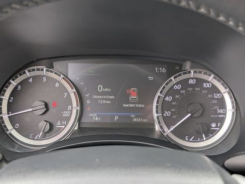 Used 2023 Toyota Highlander XLE AWD/4WD image 14
