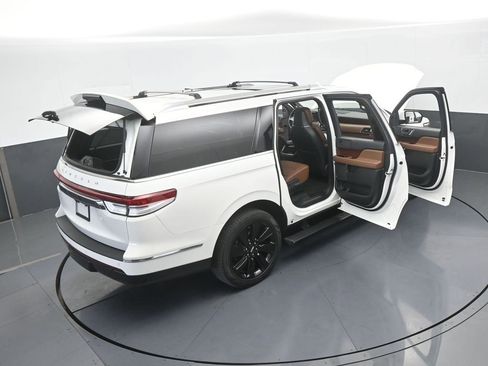 Used 2023 Lincoln Navigator L Reserve w/ Monochromatic Package image 84