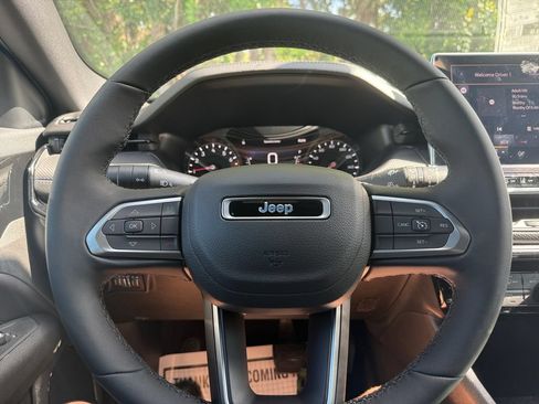 New 2025 Jeep Compass Latitude w/ Sun & Sound Group AWD/4WD image 21