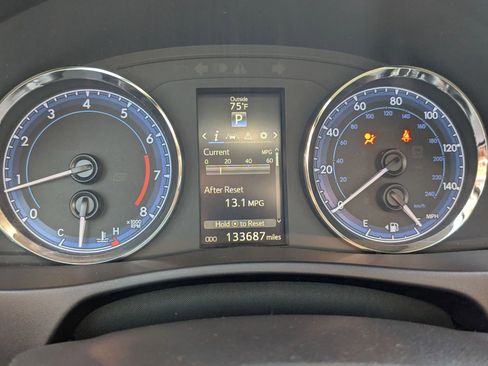 Used 2018 Toyota Corolla SE FWD image 24