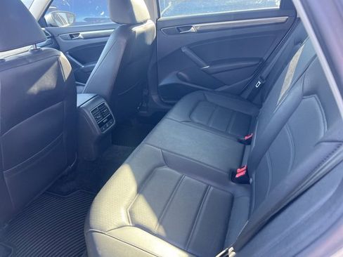 Used 2018 Volkswagen Passat 2.0T SE image 6