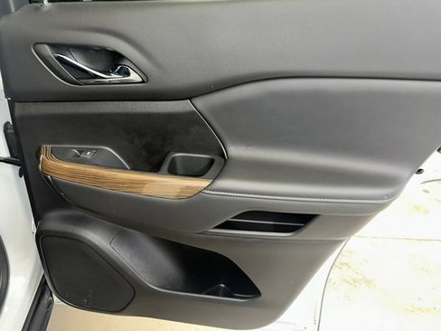 Certified 2023 GMC Acadia SLE w/ Driver Convenience Package image 28