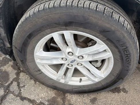 Used 2023 Ford Explorer XLT image 12